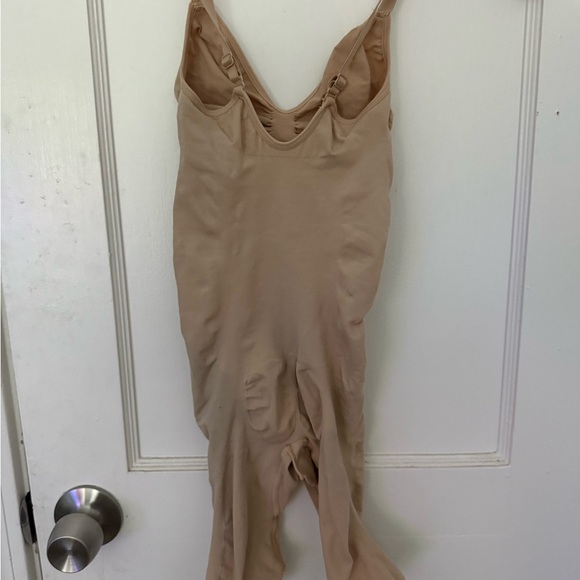 SKIMS Nude Shapewear Bodysuit - Picture 2 of 3